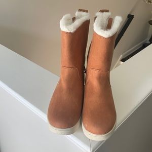 Cat & Jack faux fur boots size 2